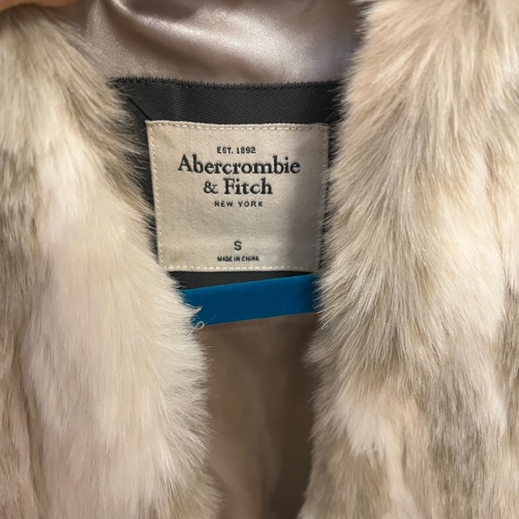 Abercrombie & Fitch Faux Fur Vest - Picture 3 of 4